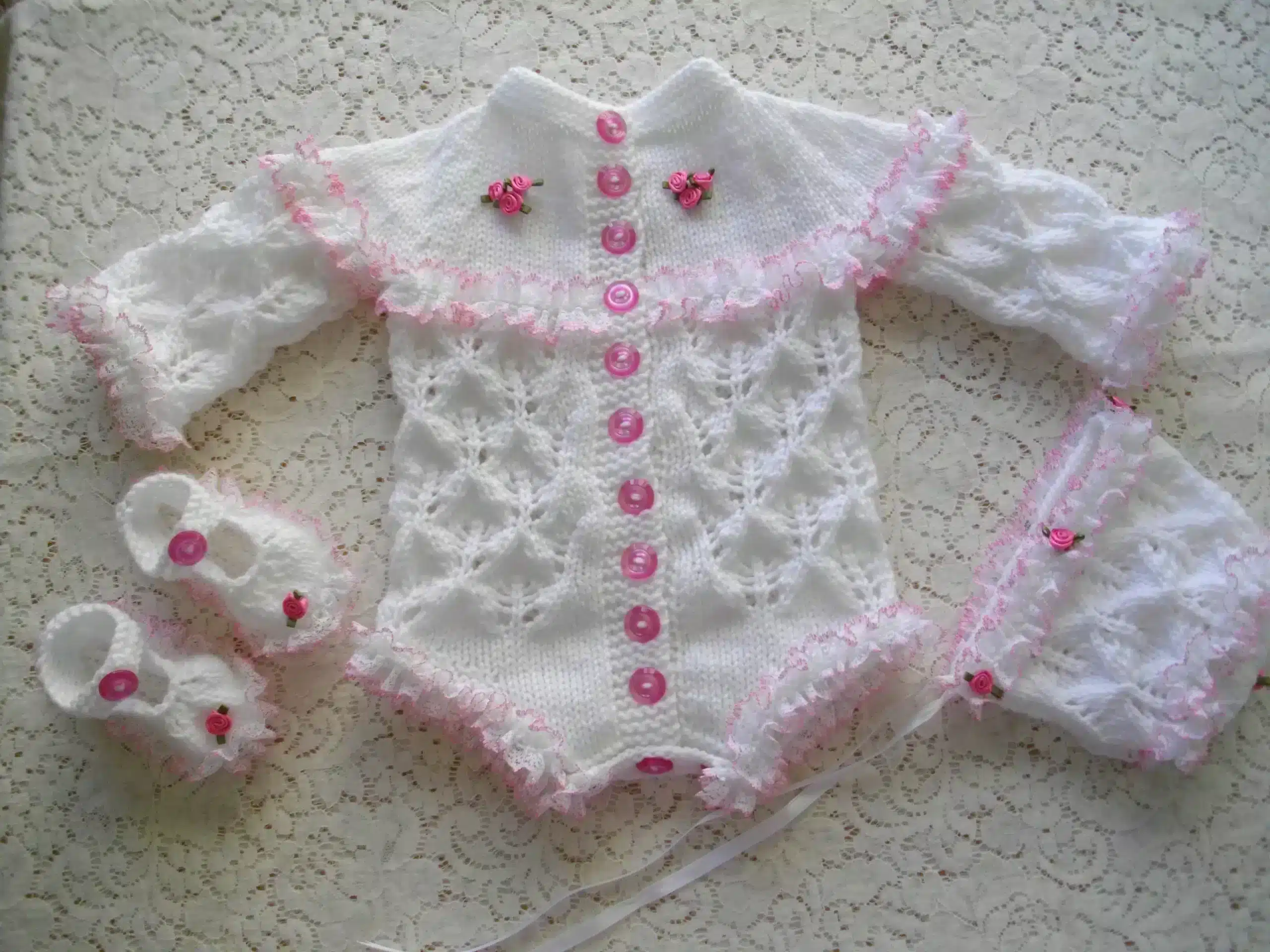 Baby bodysuit knitting pattern using knitting in lace